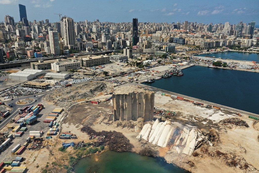 2020年8月4日黎巴嫩首都貝魯特港口大爆炸，阿布杜拉在爆炸後的攝影作品。 ...