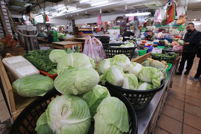 今天整體蔬菜交易均價每公斤48.9元，比18日的54.4元回跌5.5元、跌幅10.1%。圖／本報資料照片