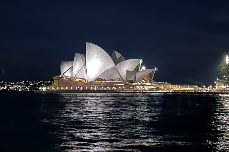 澳洲地標雪梨歌劇院每年吸引超過1000萬名旅客造訪。 中央社