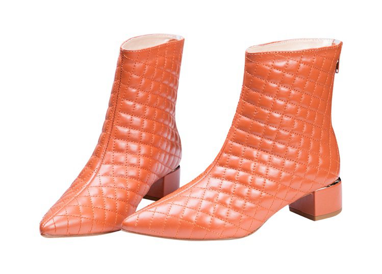 禮客周年慶TINO BELLINI時髦秋冬菱格短靴原價5,990元，特價3,700元。圖／禮客提供