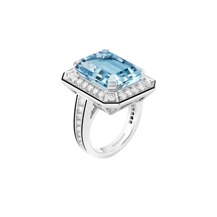 Vendôme Liseré戒指，白金，鑲嵌鑽石、海藍寶石與黑色漆飾，127萬元。圖／Boucheron提供