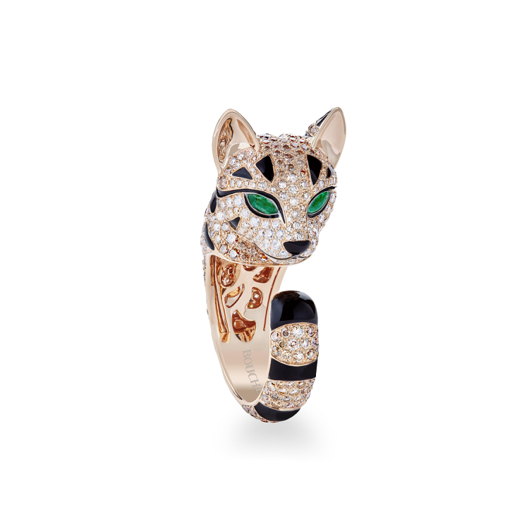 Animaux豹貓戒指，玫瑰金、鑲嵌鑽石、蛋面切割祖母綠寶石與黑色亮漆，約137萬元。圖／Boucheron提供