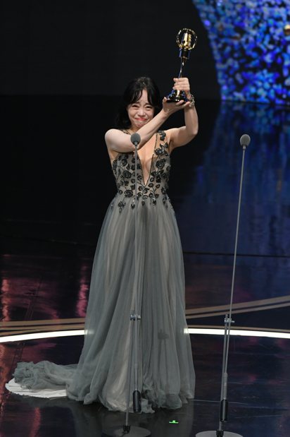 范瑞君以「额外旅程」获得第58届金钟奖「迷你剧集(电视电影) 女配角奖」。图／三立提供