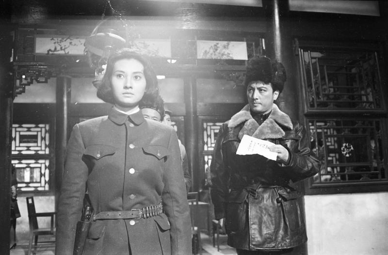 1964年10月22日，《雷堡風雲》在中影士林製片廠正式開拍，男主角是唐菁（右）與女主角是張美瑤（左）。記者王萬武／攝影