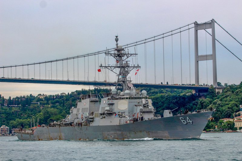 美國海軍卡尼號驅逐艦據傳在9小時內攔截了針對以色列的4枚攻擊巡弋飛彈和15架無人機。路透