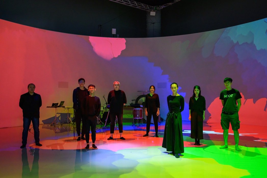 《潘朵拉幻象-無限穿梭》以意想不到的聽覺、視覺創意，營造虛實整合的藝術科技實驗展...