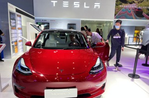 隨著歐日韓系品牌崛起，特斯拉在電動車市場「一牌獨大」的板塊已經有所鬆動。路透