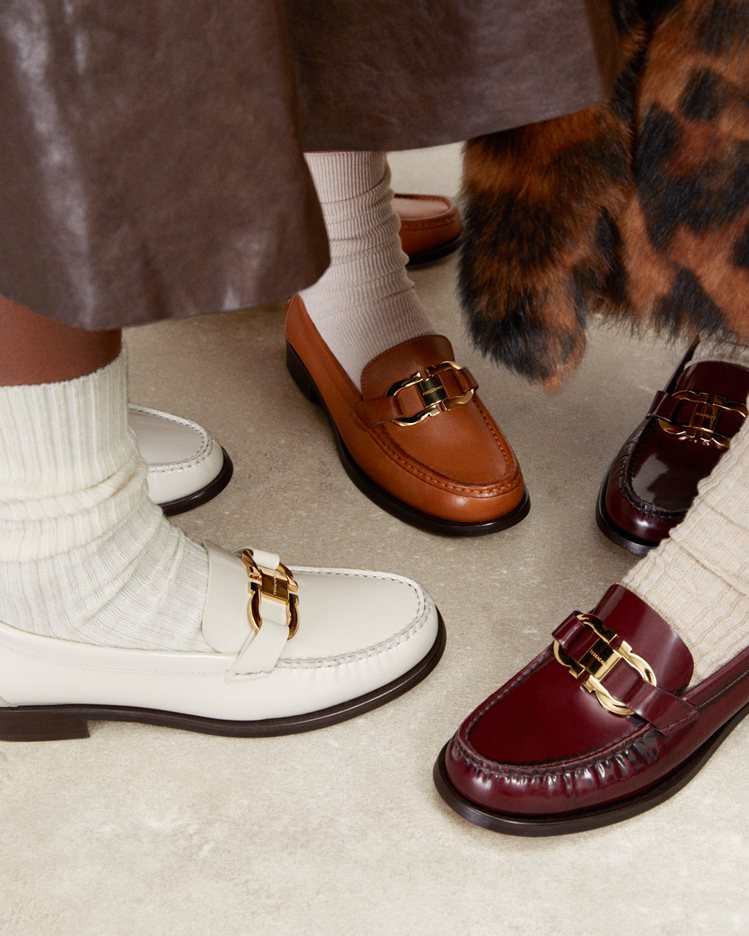 以奢華製鞋工藝聞名的FERRAGAMO， 秋冬推出一系列結合摩登比例與奢華皮革的...