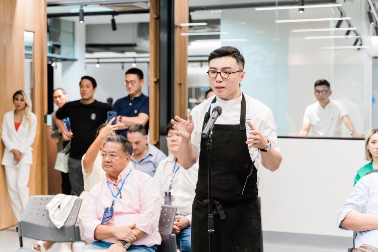 邱一中2022年赴曼谷參加「聖沛黎諾年輕主廚大賽」亞洲區域賽決賽。圖／聖沛黎諾提供。