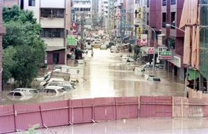 1987年10月25日，琳恩颱風過境，在台灣北部、東北部帶來驚人雨量。圖／聯合報系資料照片