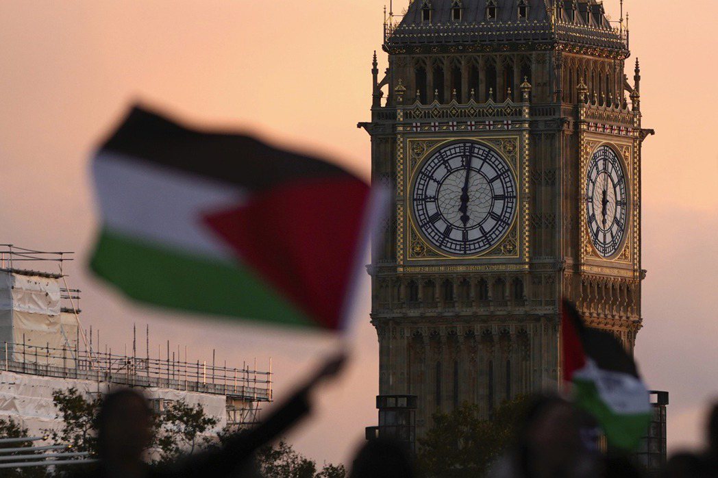加薩遭以色列封鎖逾兩周，英國倫敦街頭舉行支持巴勒斯坦遊行。以巴問題掀起英國政壇及...
