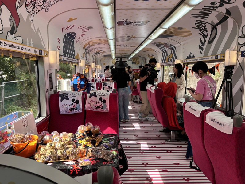 台鐵「環島之星夢想號-迪士尼主題列車」今起首度新增停「瑞穗」車站。圖／台鐵局提供