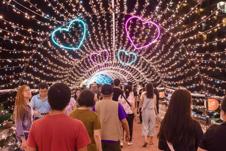 2023台東知本溫泉季推出「幸福光廊」，讓人感受知本溫泉鄉的幸福感。記者宋健生/攝影