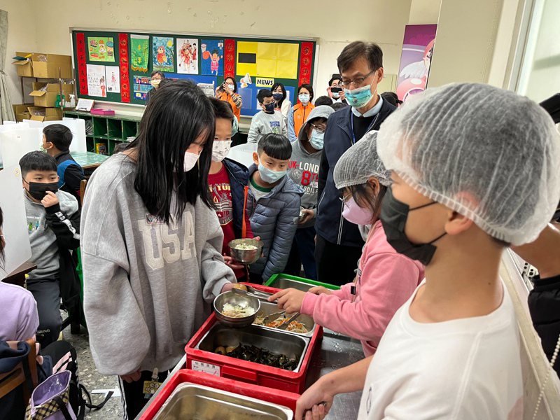 台中市學校營養午餐仍停用液蛋作為午餐食材，直到蛋品來源安全為止。圖／本報資料照