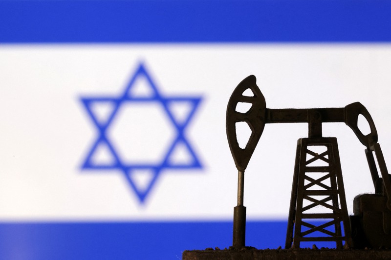 以色列與哈瑪斯衝突愈演愈烈，外界關切重點指向油價是否持續飆漲？中東是產油集中地，其他產油國一旦跟進參戰，讓人擔心引爆慘烈的停滯性通膨噩夢。路透