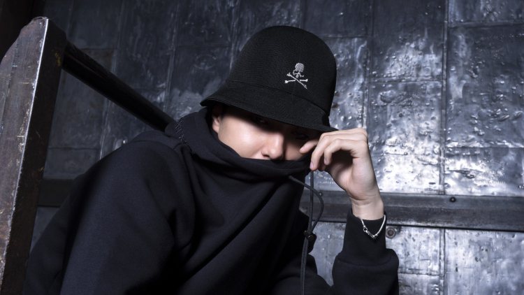 今年秋冬KANGOL再度與日本「暗黑之王」稱號的高端潮牌Mastermind JAPAN攜手合作，推出全新限量版聯名帽款。圖／KANGOL提供