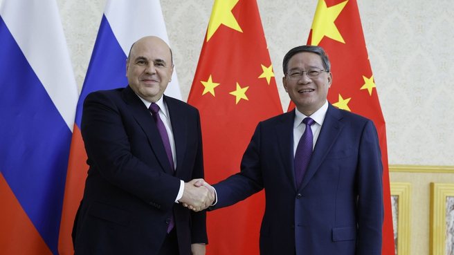 大陸總理李強（右）與俄國總理米舒斯京25日在吉爾吉斯會見，討論雙方經貿等議題。（圖／取自俄羅斯政府官網）
