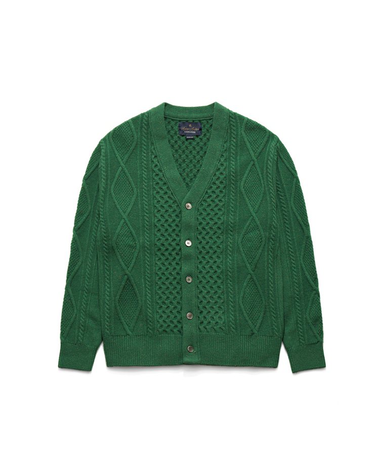 Brooks Brothers x EASTLOGUE系列苔蘚綠麻花織紋開襟毛衣，13,900元。圖／Brooks Brothers提供