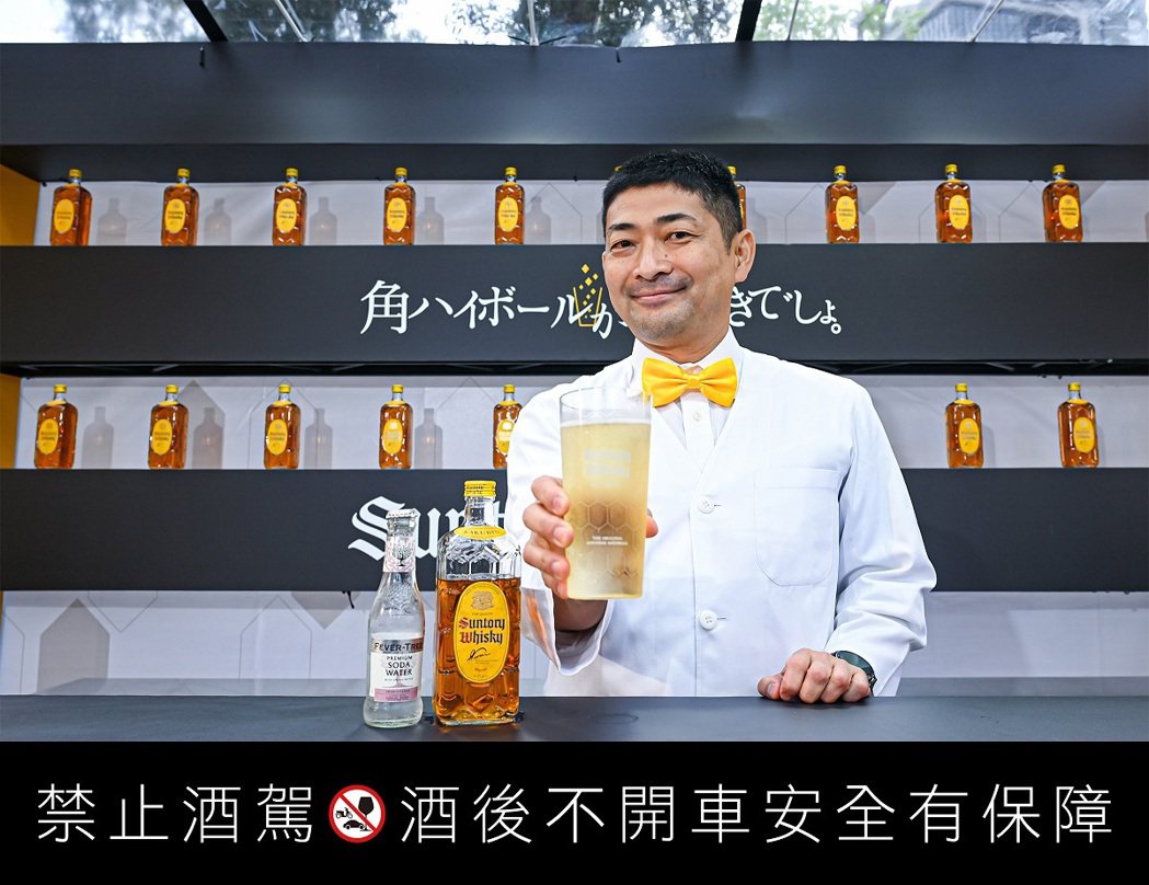日本傳奇調酒師-間口一就為讓更多消費者認識角瓶的美味，堅持30年只使用三得利角瓶...