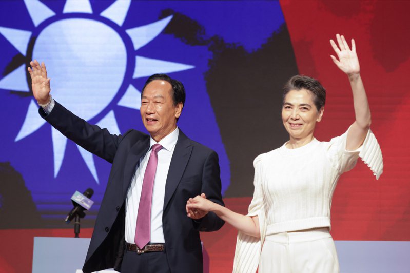 郭台銘（左）和賴佩霞（右）搭擋投入2024年台灣總統大選。歐新社