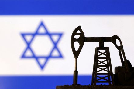 以色列7日遭巴勒斯坦民兵組織哈瑪斯突襲，國際油價應聲上漲，但三周來油價漲幅相對溫和，與往常中東地緣政治緊張情勢升溫每每刺激油價狂飆的情況大異其趣。 路透