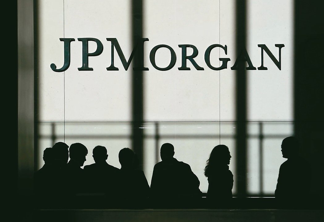 摩根大通股價下跌超過3%，與美國銀行（Bank ofAmerica）、花旗集團（...