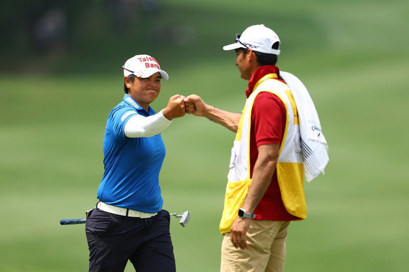 錢珮芸(左)在LPGA馬來西亞賽獲第五名。 LPGA提供