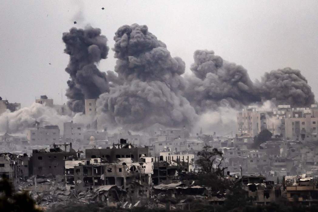2023年10月29日，以色列持續轟炸加薩。 圖／法新社