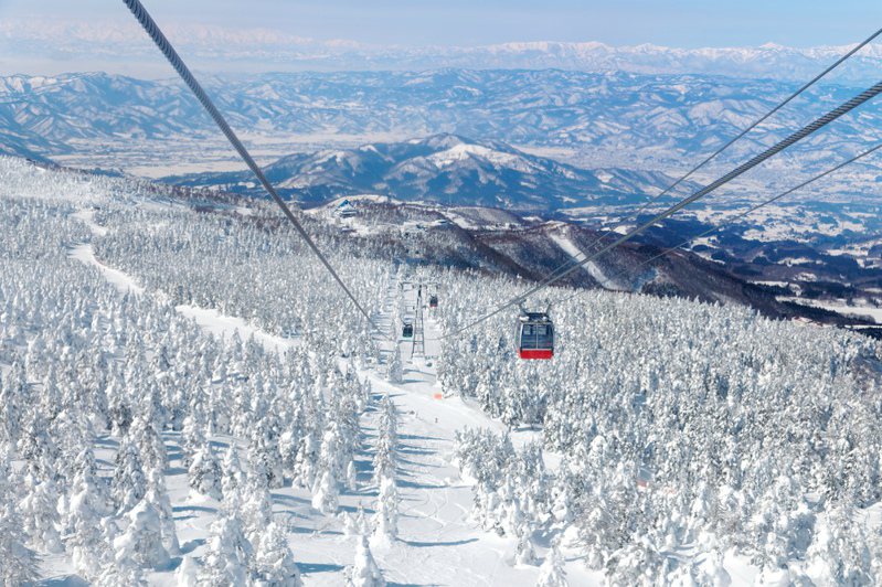 冬季限定壯闊景觀，易飛網日本東北過年藏王樹冰行程第二人優惠5,000元。易飛網提供