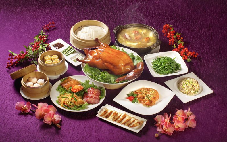 台北天成大飯店翠庭素來以道地的江浙菜系聞名，以40多年的料理經驗透過純正手法呈現多款精緻手工菜。台北天成大飯店提供