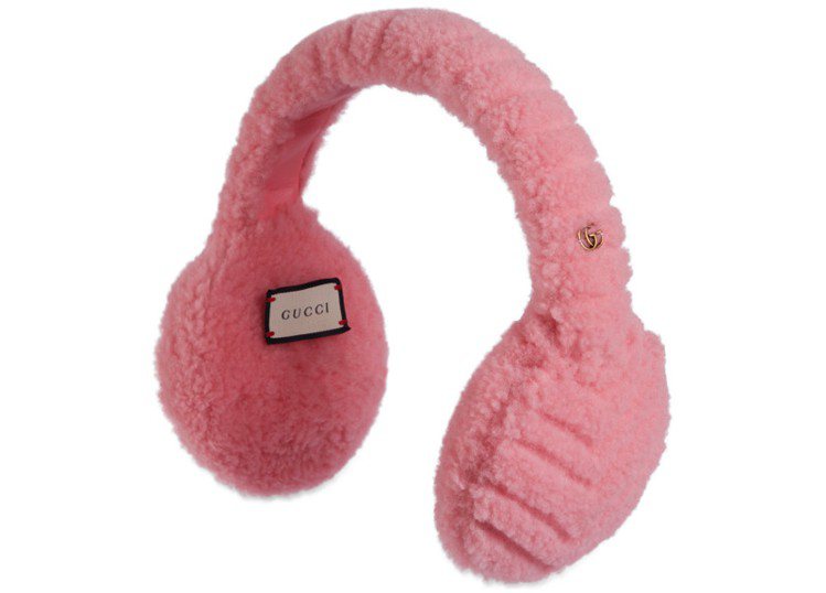 GUCCI，粉色毛絨耳罩，19,000元。圖／GUCCI提供