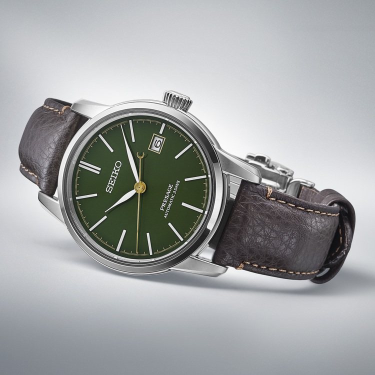 Seiko Presage Craftsmanship系列SPB407J1自動上鍊腕表，精鋼表殼搭配綠色漆面表盤、皮革表帶，約56,000元。圖／Seiko提供