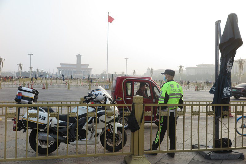 大陸前總理李克強遺體11月2日在北京火化當天，天安門廣場等地將降半旗誌哀。記者陳政錄／攝影