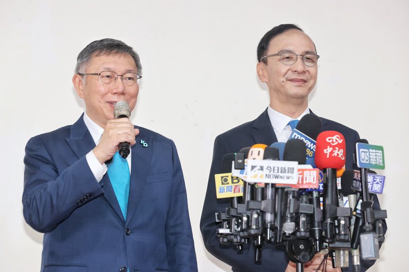 台灣民眾黨主席柯文哲（左）與中國國民黨主席朱立倫（右）。記者林伯東／攝影