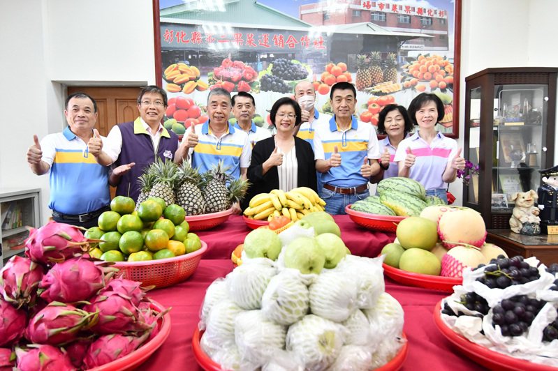 彰化縣府將在11月5日在彰化果菜市場舉辦促銷活動，今天舉辦宣傳活動。記者林敬家／攝影