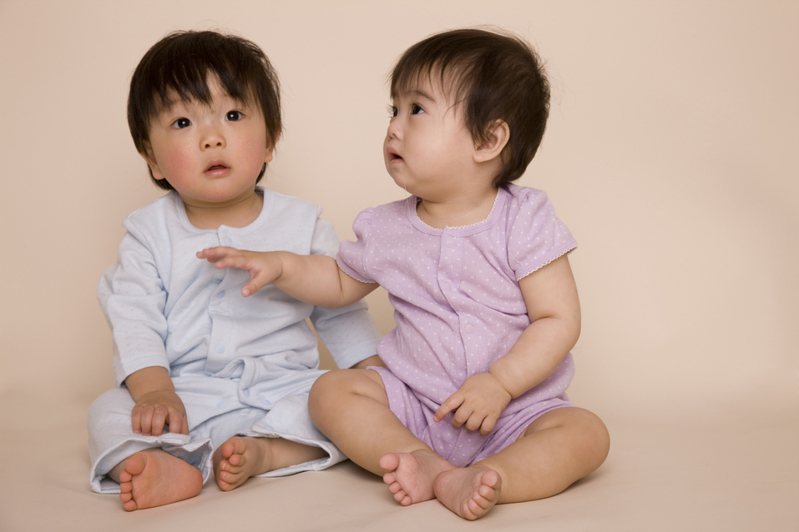 圖為雙胞胎寶寶示意圖，非新聞當事人。圖片來源/ingimage