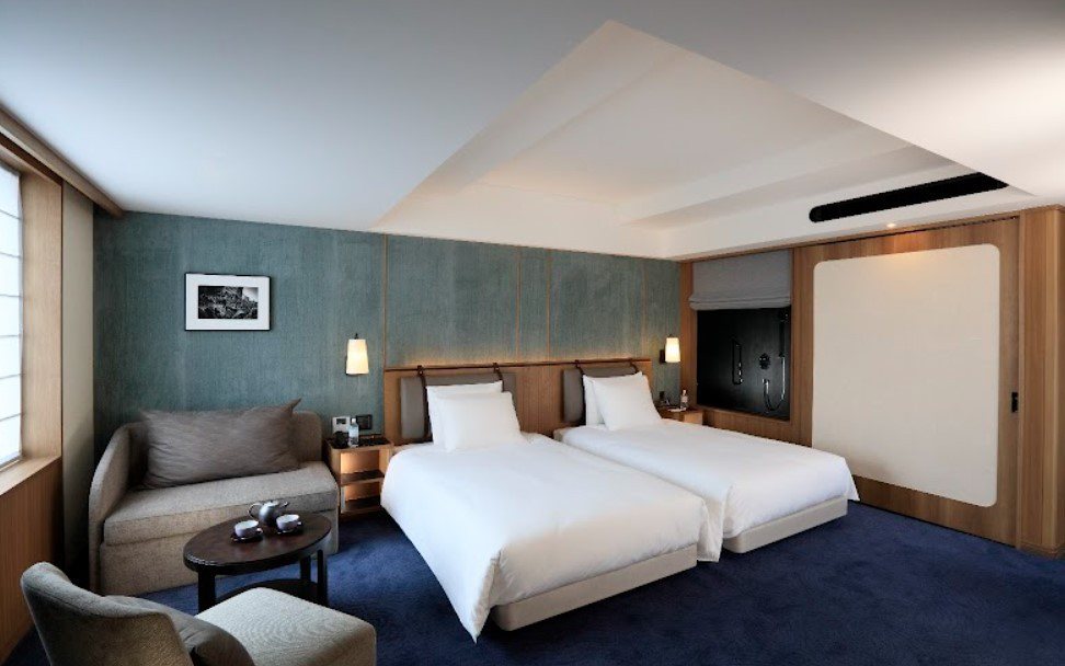Hotel Collective嘉新酒店位於沖繩那霸最熱鬧的國際通正中心，佔地1...