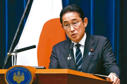 日本首相岸田文雄宣布規模超乎預期的17兆日圓（1,130億美元）經濟刺激方案，以提振經濟成長，試圖挽救內閣支持率。（歐新社）