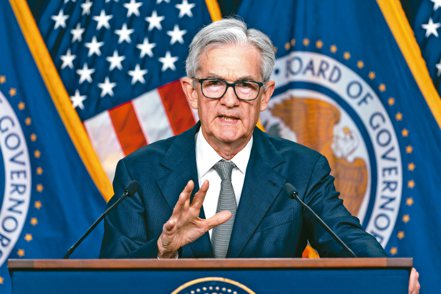 聯準會主席鮑爾在Fed結束兩天會議後發表談話，市場解讀他暗示升息已完成。 歐新社