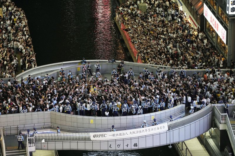 阪神虎最快可能在今天晚上封王，台北駐大阪經濟文化辦事處呼籲台灣旅客避開道頓堀等地，以維自身安全。 路透