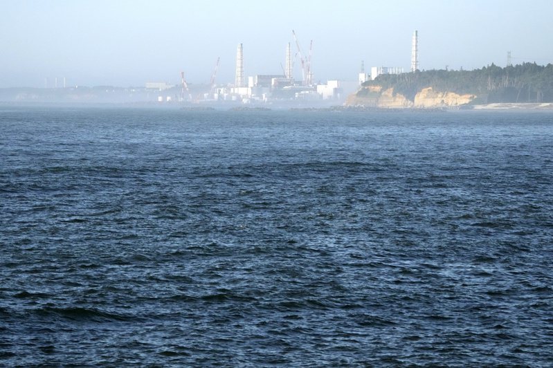 日本東京電力公司（以下簡稱東電）今天結束福島第一核電廠第3波「核處理水」排海作業，預計約於2024新年後排放第4波「核處理水」入海。美聯社資料照