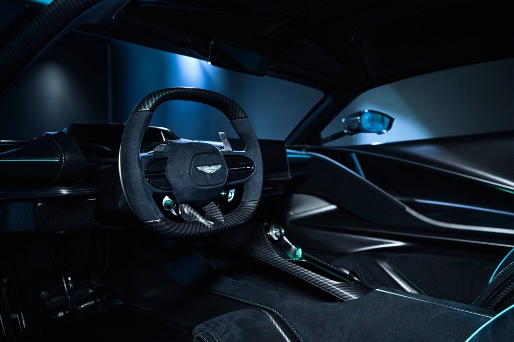 Aston Martin Valhalla座艙空間保留諸多F1賽車靈感，如駕駛者...