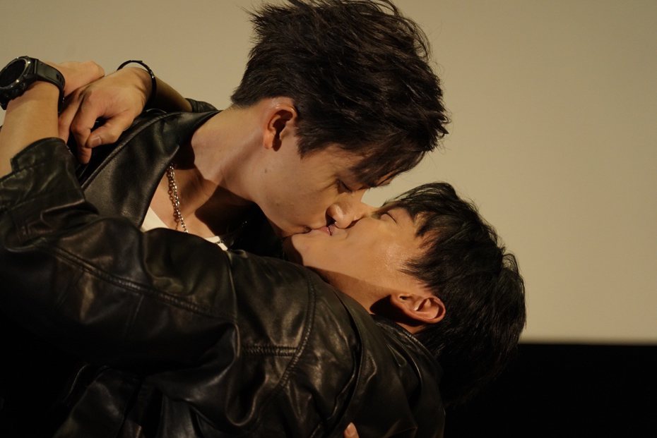 毛祁生(左)、蕭鴻見面會上吻得激烈。圖／三立提供