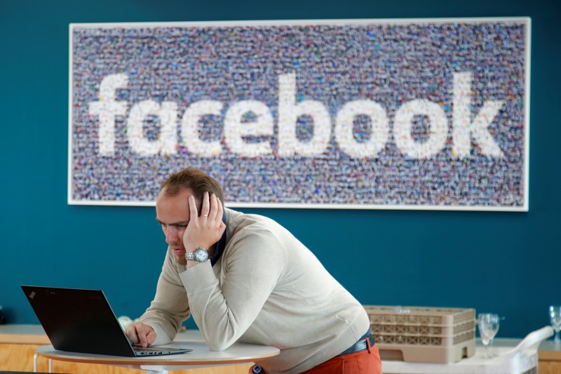 一位現年28歲的軟體工程師曾在臉書任職超過5年，年薪達37萬美元，但他透露臉書如何在考核績效與工作進度上緊迫盯人，令他壓力大到罹患「恐慌症」。示意圖。路透
