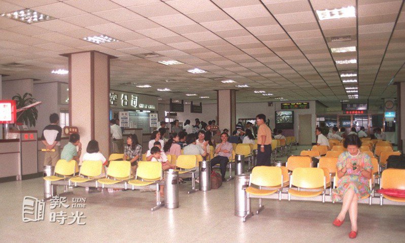 台南航空站搭機人口逐年增加。圖／聯合報系資料照（1995/07/19 邵美華攝影）