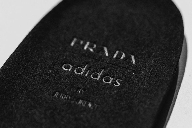 Jerry Lorenzo在個人instagram上曝光部分合作產品細節，其中更包含了adidas、Prada三方攜手的計畫。圖／摘自instagram