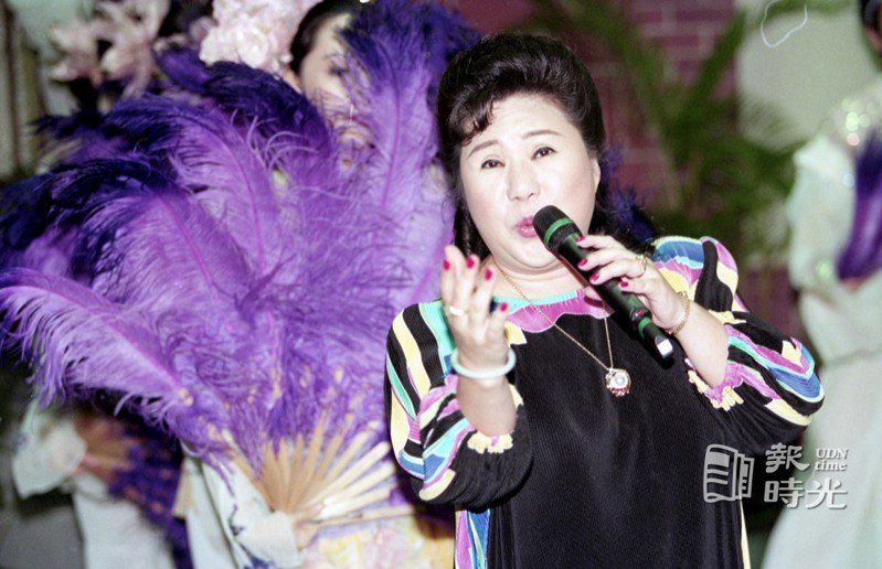 華視「王牌威龍」請于櫻櫻唱早年電視劇主題曲。聯合報系資料照（1996/04/17 李府翰攝影）