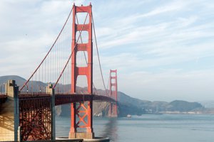 舊金山金門大橋斥資2.17億美元從2018年起動工的安全網終於快完工。路透