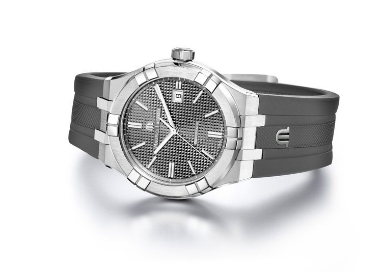 艾美表AIKON系列自動上鍊腕表，精鋼表殼搭配橡膠表帶，約67,000元。圖／MAURICE LACROIX提供