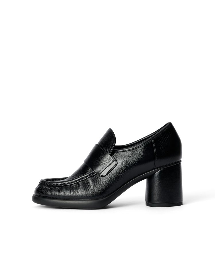 ECCO NRL聯名限定系列SCULPTED LX55雕塑奢華鞋，7,980元。圖／ECCO提供
